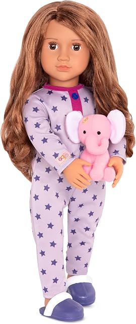 Our Generation 18-Inch Poupée Maria avec Pajama Onesie et Elephant, Poupées.Les yeux bruns se ferment au coucher; longs cheveux brun ondulés; comprend des pantoufles, undies, et peluche d'éléphant, Maria, Poussières; 3+ Années