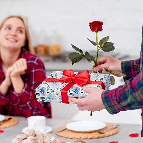 Miniatura 6 de SaringSwoon Papel de regalo floral azul y blanco para mujeres y niñas, envoltura de regalo de acuarela con diseño de flores azules para cumpleaños,