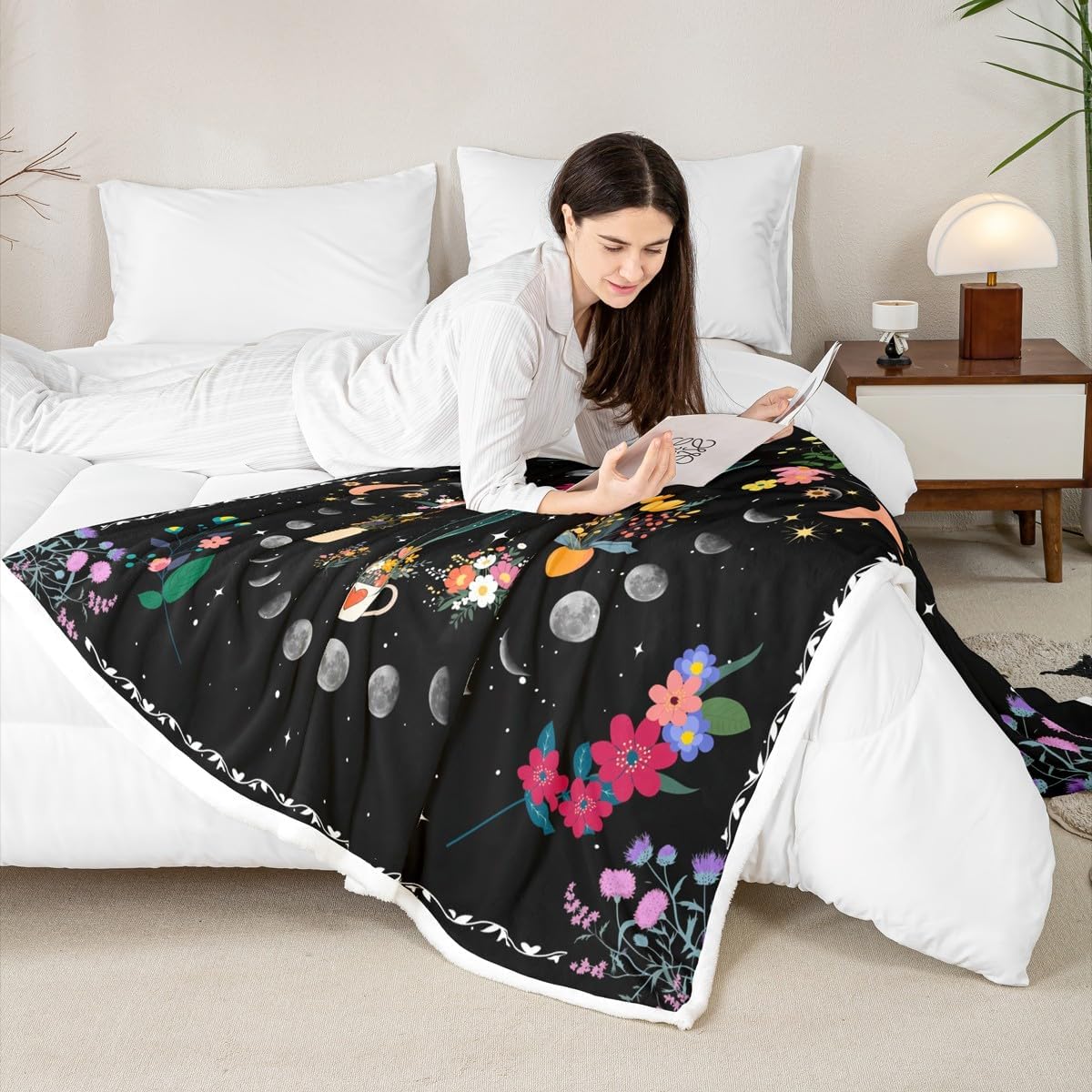 Erosebridal Hippie Moth Sherpa Blanket Girls Flower Blanket for Kids Teen, Psychedelic Galaxy Throw Blanket for Chair Twin Size Colorful Floral Fleece Blanket, Moon Stars Plush Blanket Black