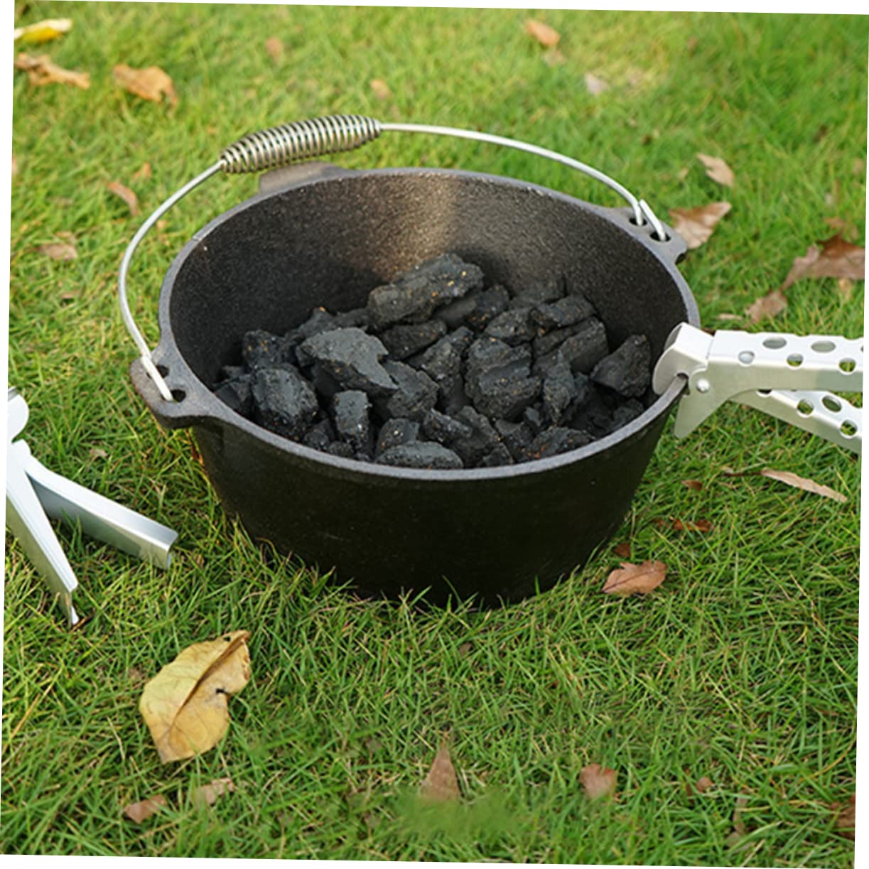 SOLUSTRE Frying Pan Gripper Scald Portable Pot Clamp for Camping and Outdoor Cooking Lightweight Kitchen Tool for Safe Lifting of Hot Pans and Skillets