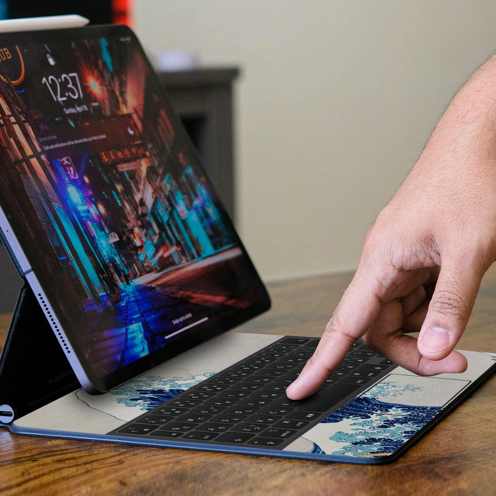 箱有　iPad Magic Keyboard 11インチ用　ステッカーボム仕様 箱有 iPad Magic Keyboard 11インチ用 ステッカーボム仕様の通販