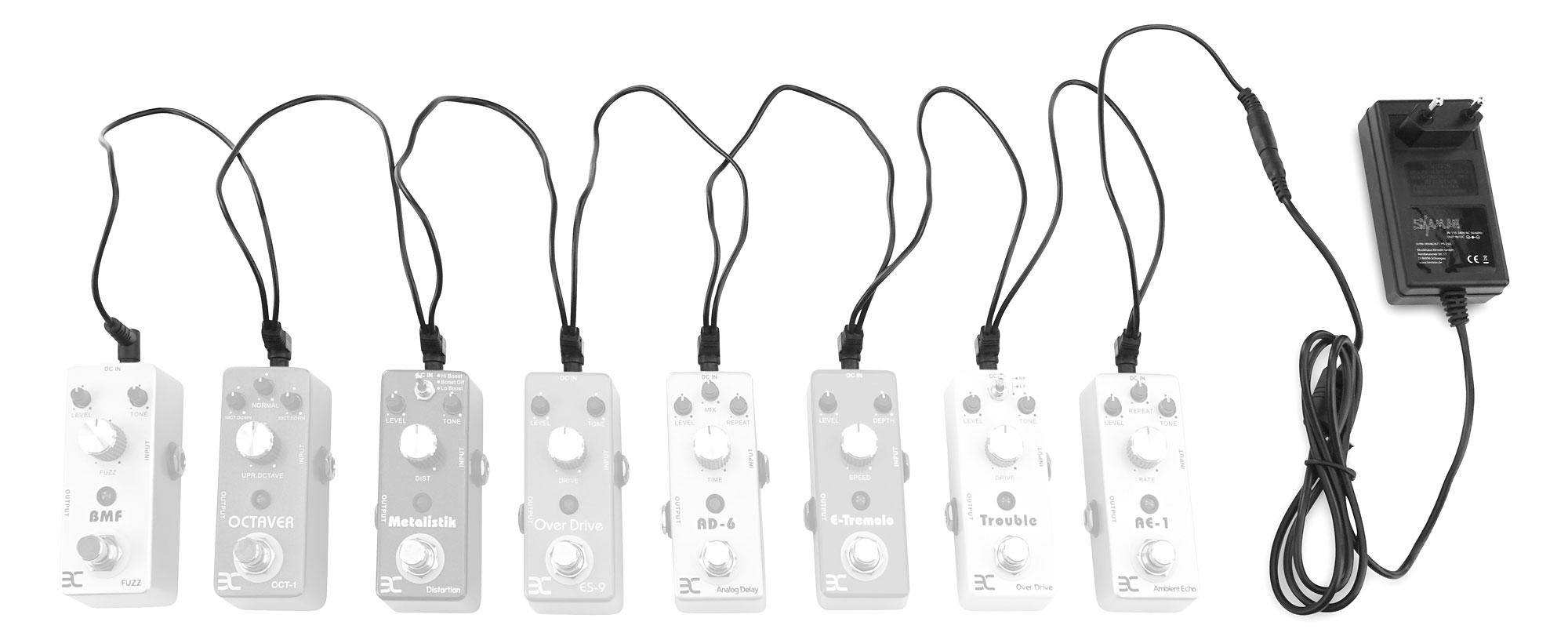 Alimentatore Shaman PS-23A Per Pedali Effetto – 9V DC 2000 MA, 8 Uscite Stabilizzate, Polo Negativo Interno, Adattatore Jack 3,5 Mm Incluso