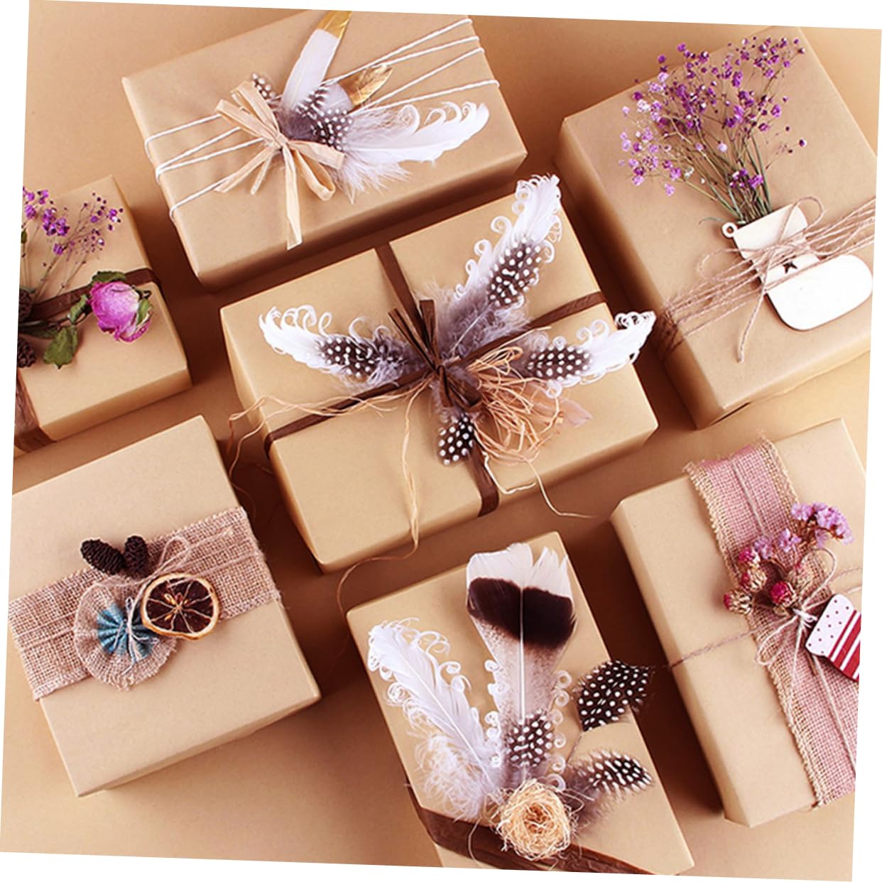 Braunes Kraftpapier als Geschenkpapier für Handarbeit und Verpackung