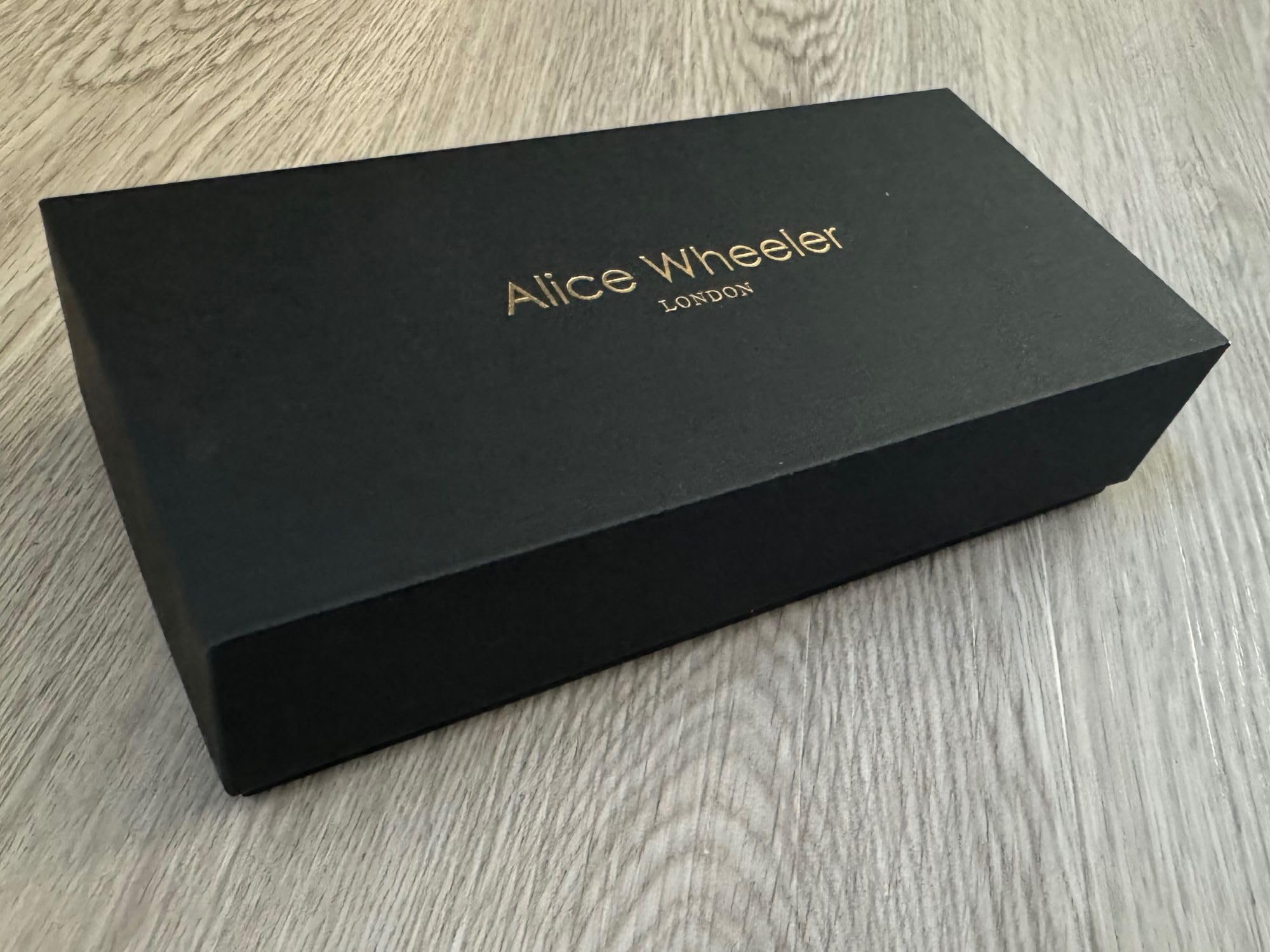 Alice Wheeler Milan Tragetasche & Brillenetui Rom Geschenkset - Veganes Leder Gittertasche & Magnetverschluss Brillenetui - Cellophan verpackt mit Band & Geschenkanhänger - Farbauswahl