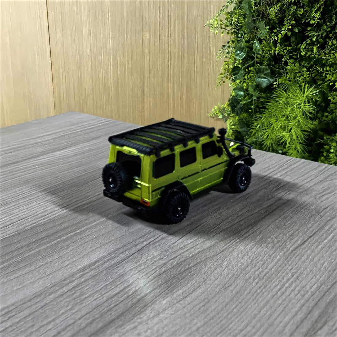 Modelo RC Crawler a escala 1:43 con control totalmente proporcional, control de aplicación y dos carrocerías