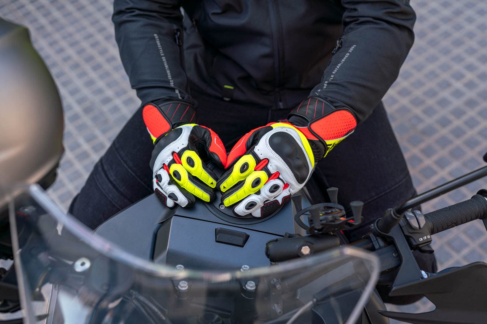 SHIMA St-3 Gants Moto Homme | Gants Touchscreen, D'été, Sport et Cuir avec Protecteur de Jointure en Carbone, Glissières Mains et Doigts, Paume Renforcée (Blanc/Rouge, 3XL)