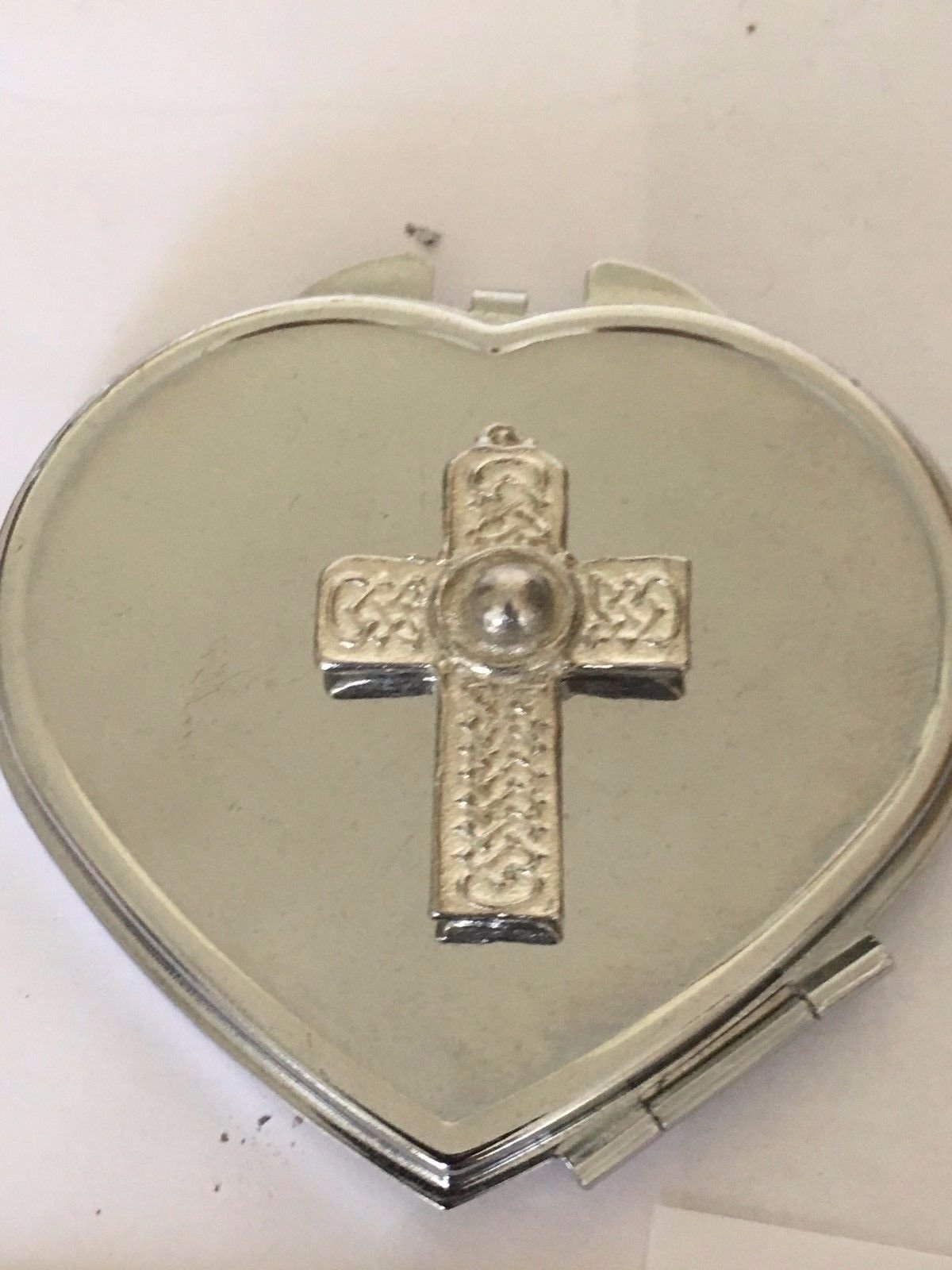 Croix celtique TG82 sur miroir cœur chromé, le cadeau idéal de 2016