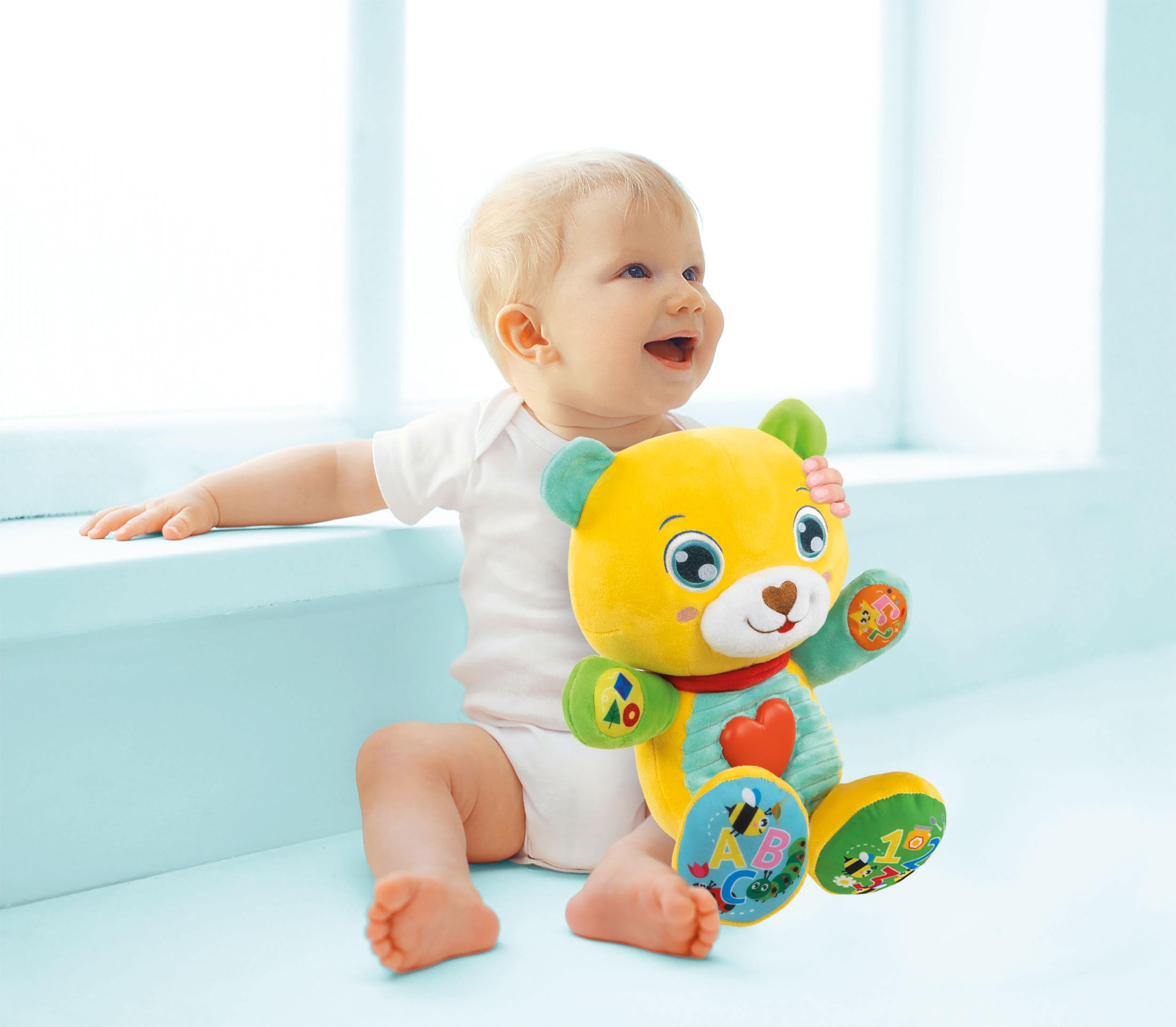 Clementoni Baby Lele Coccole e Parole, Peluche Interattivo Parlante per Bambini di 6+ Mesi, Centro attività Che Stimola Lo Sviluppo Sensoriale e Cognitivo, Lingua Italiana, 17965