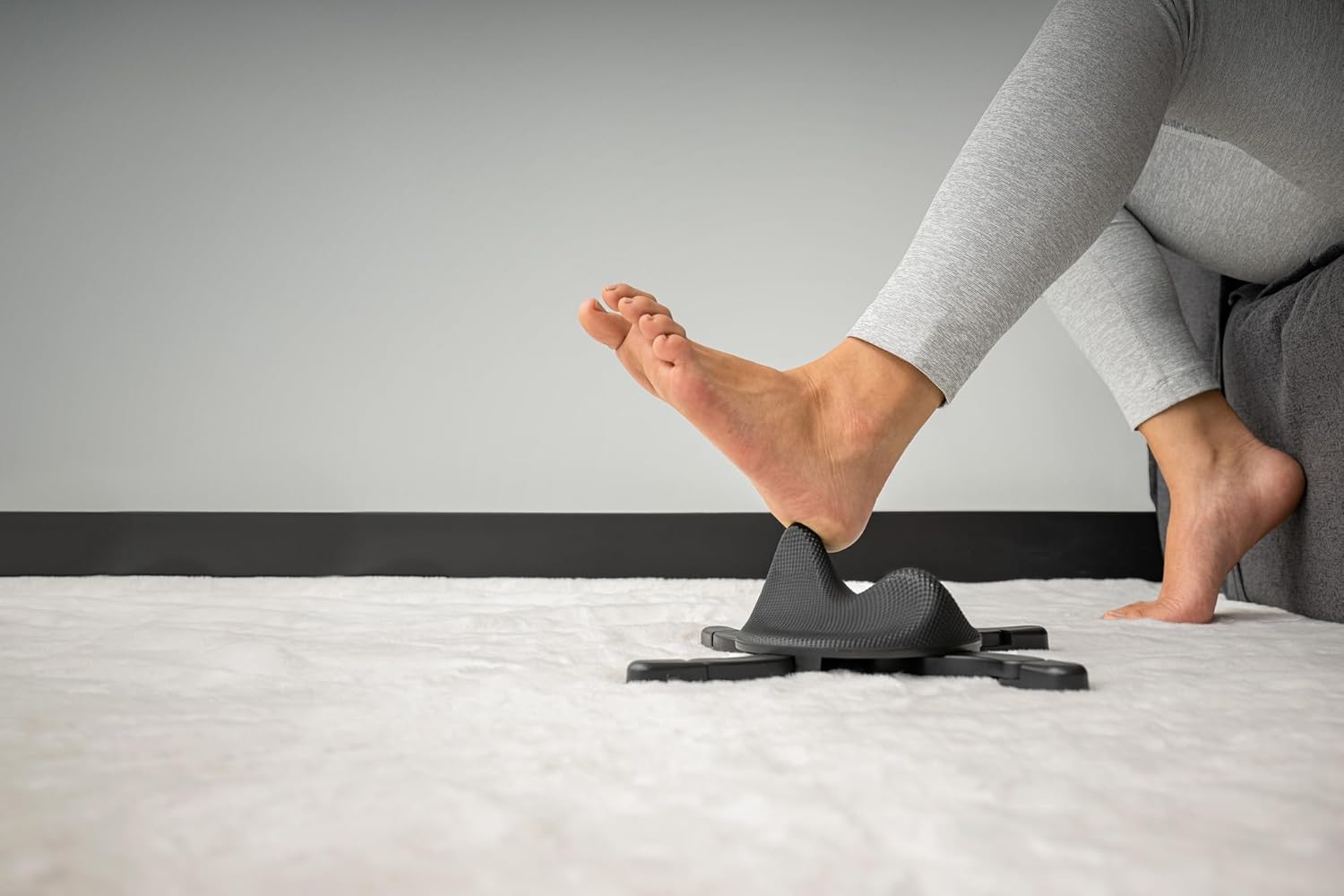 Alleviate Therapy Arch Massager - Precision Manual Massager for Plantar Fasciitis & Foot Pain, Black - Image 2