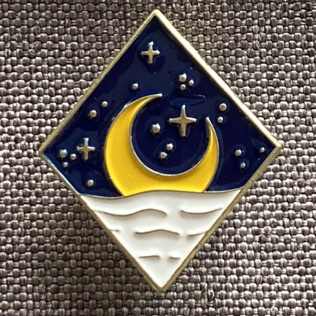 Amazon | ピンバッジ ひし形 月 星 | バッジ | おもちゃ