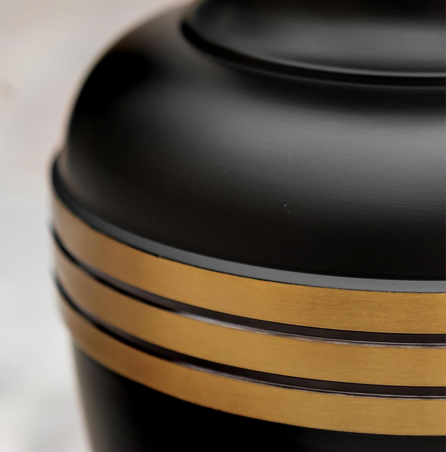 Cremation Urn for Ashes for Women and Men - Funeral Urn for Human Ashes Adult Female and Male - Decorative Burial Urns - Large Black and Gold Urn