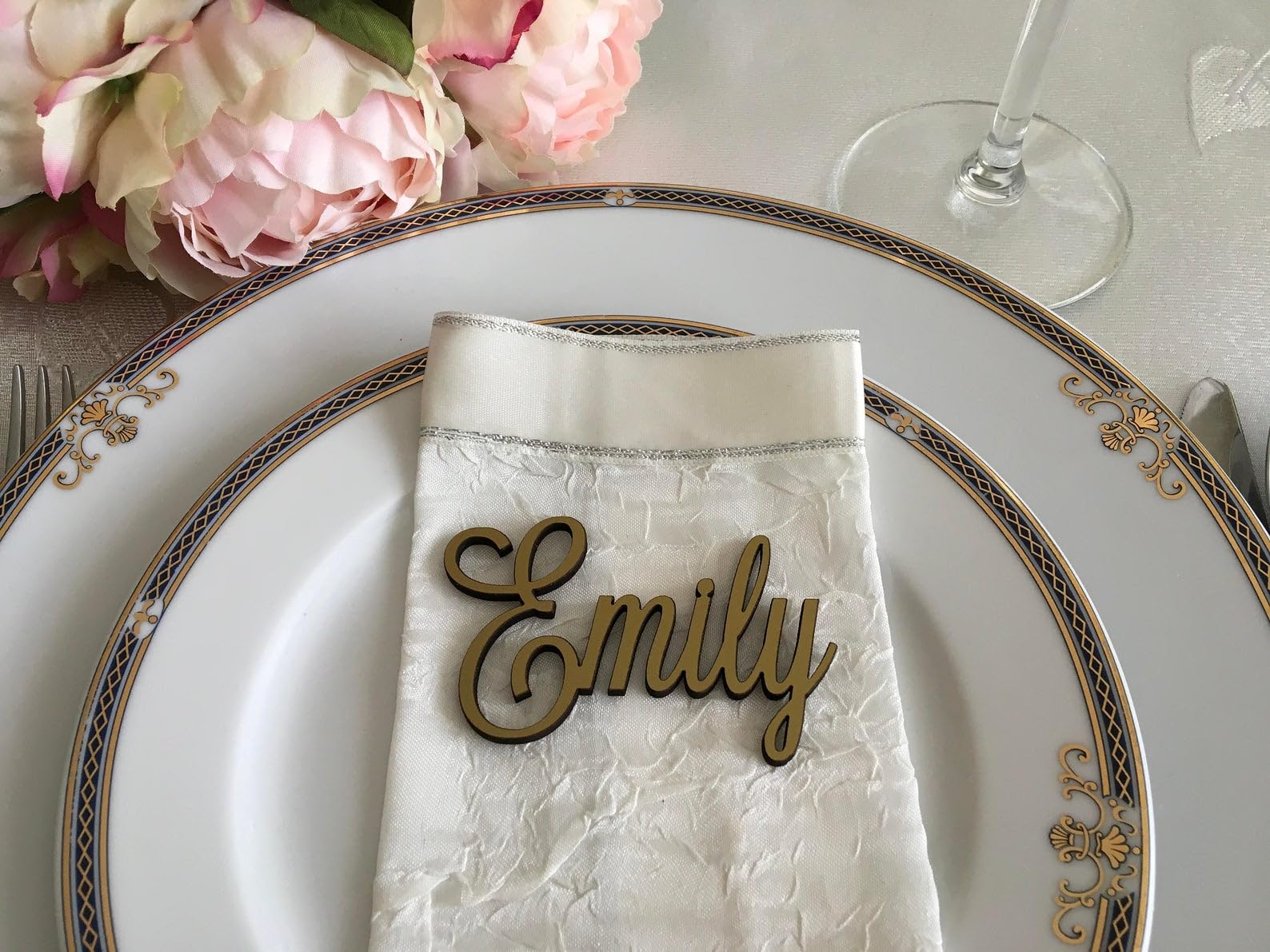 Hochzeits-Tischkarten - Platzkarten, Namensschilder, Name für Hochzeit Deko, Namensschriftzug aus Acryl - Personalisierte Namenskarten aus Holz und Acryl in Vielen Farben (100 Stück)