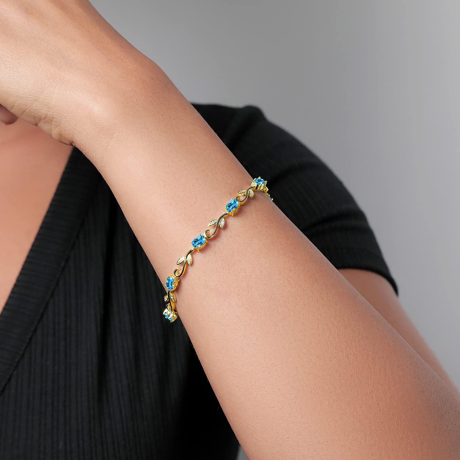 Gem Stone King 18K Yellow Gold Plated Silver Swiss Blue Topaz and Diamond Greek Vine Tennis Bracelet For Women | Gemstone Birthstone | Oval 6X4MM | 5.08 Cttw | 7 Inch