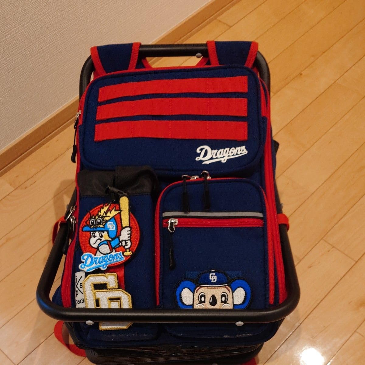 中日ドラゴンズ　ベンチ付リュック　オフィシャル商品　未使用 中日ドラゴンズ ベンチ付リュック オフィシャル商品 未使用 中日