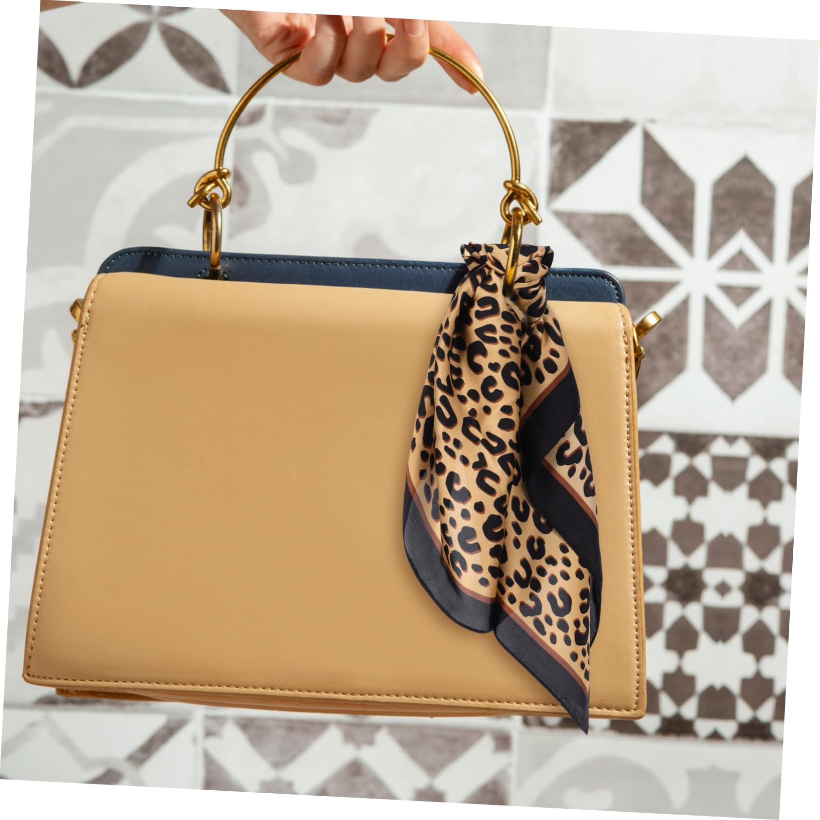 VANZACK Bufanda Cuadrada de Seda Fina Estampado Leopardo, Pañuelo para Mujer, Accesorio Ligero para Bolso, Uso Diario y Obsequio Día Madre, Tamaño 70x70 Cm, Color Negro Color Aleatorio