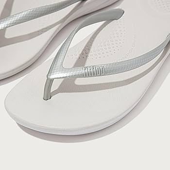 FitFlop E54011-080 IQUSHION ERGONOMIC FLIP-FLOPS Silver US10