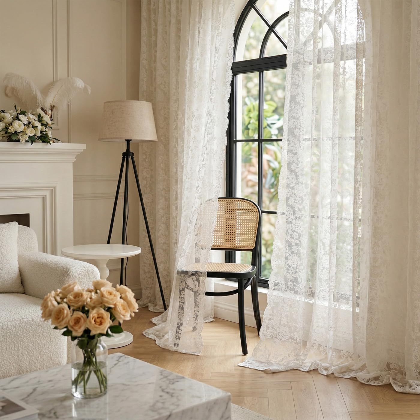 Spitzengardine mit Blumenmuster, Vintage Landhausstil Gardine, Durchsichtige Vorhänge mit Ösen, Weiße Spitzenvorhänge für Wohnzimmer, Küche & Schlafzimmer, 2 Stück, H 250 x B 135 cm