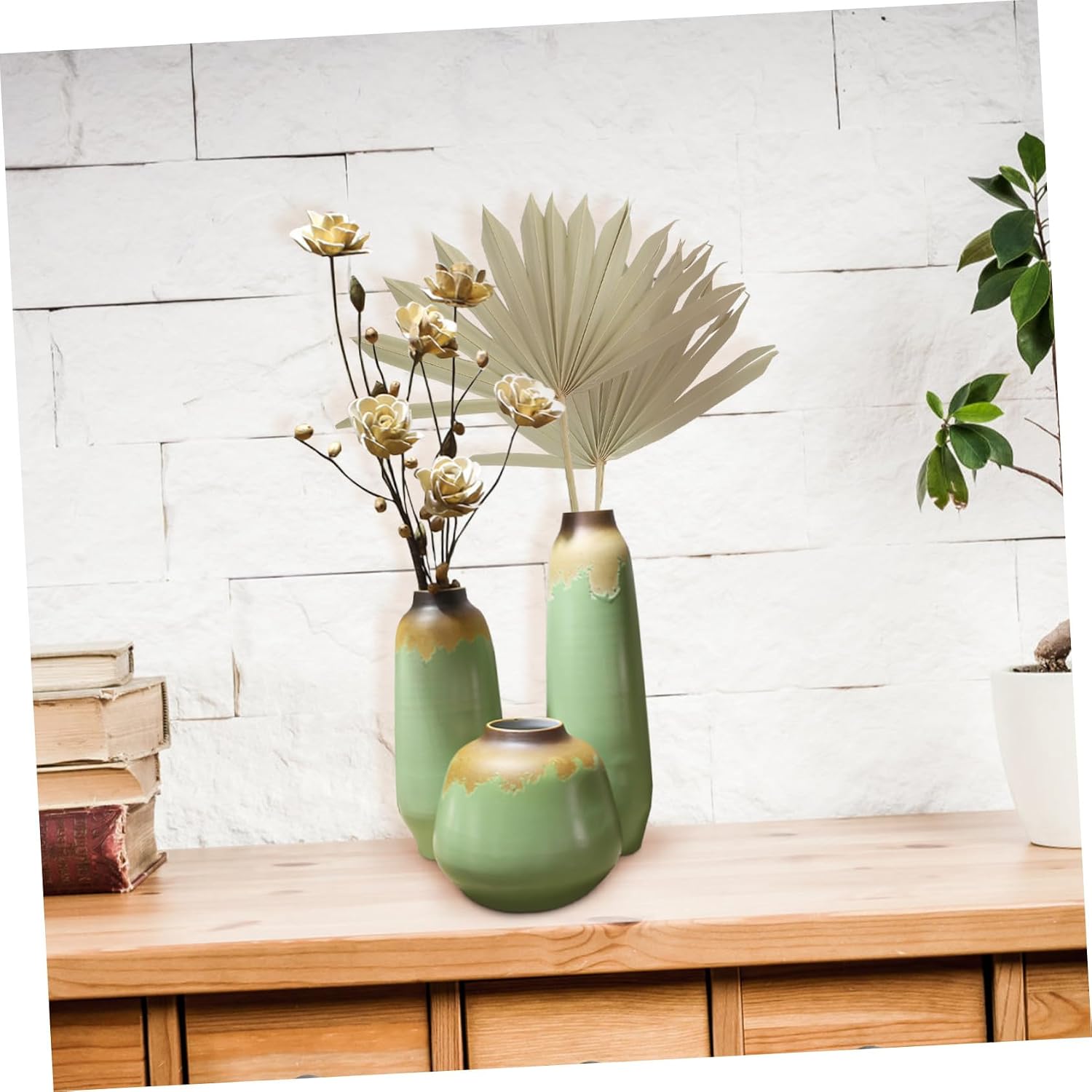 Natural Dried Palm Leaf Decor for Flower Arrangement and Vase Art Multi-Purpose Boho Style Ornament for Party Window Display and Wall Decoration with Fresh Color and Beauty