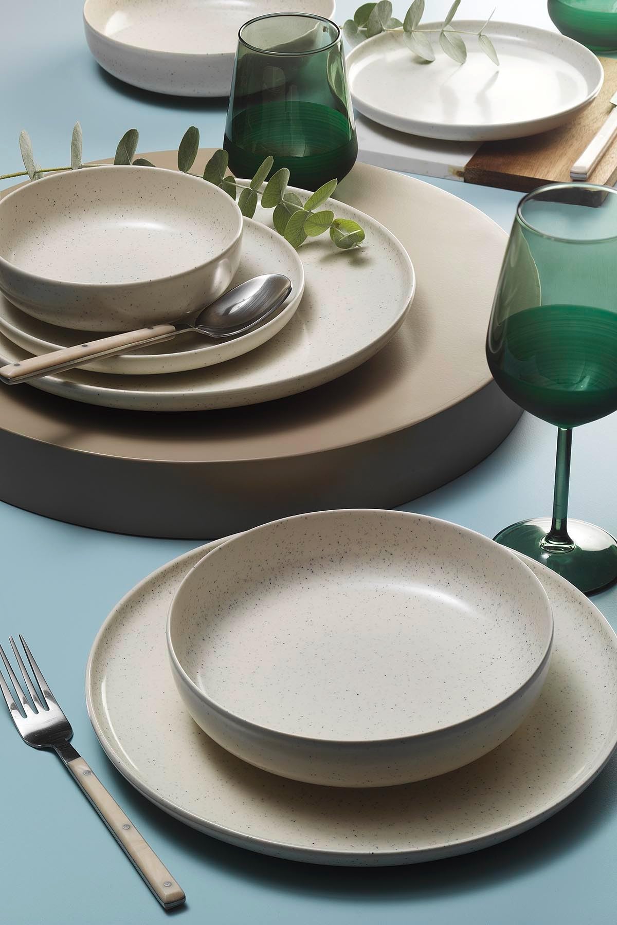 Vajilla elegante de 8 piezas, 100% porcelana, color crema, incluye platos, platos hondos de postre y cuencos, apto para lavavajillas y microondas