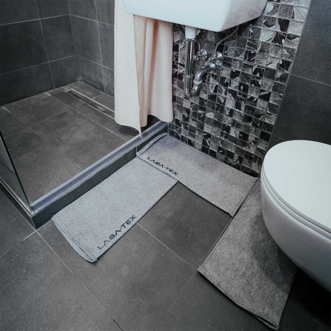 Tappetini assorbenti per acqua – ideali per assorbire gocce e perdite sotto lavelli, lavatrici o condizionatori. Confezione da 6 pz: 50 × 25 cm, assorbenza 5 L/Grigio, MONOUSO