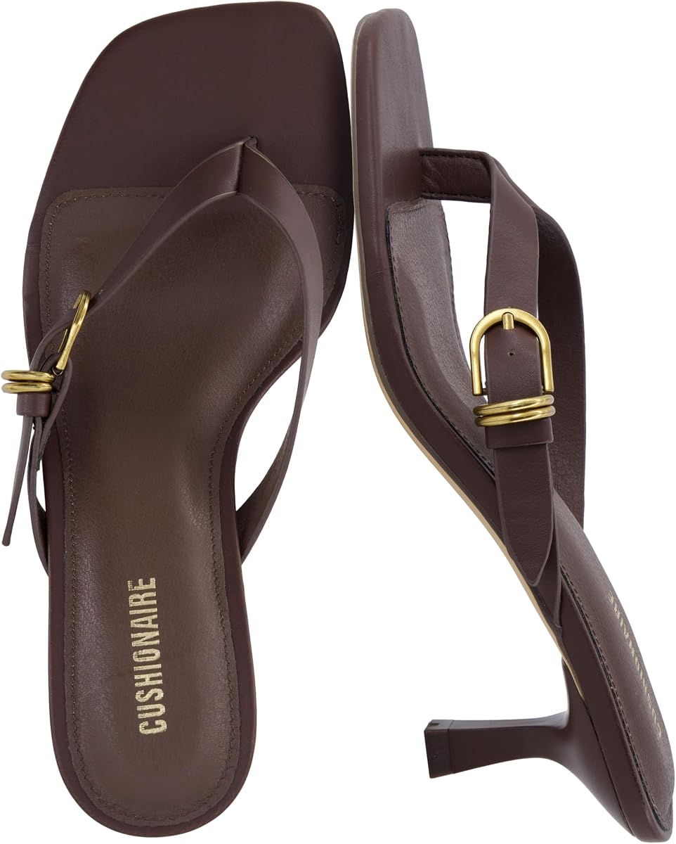 CUSHIONAIRE Marlin Tacones bajos para mujer, estilo tanga, sandalias de tacón elegante con cierre de hebilla ajustable