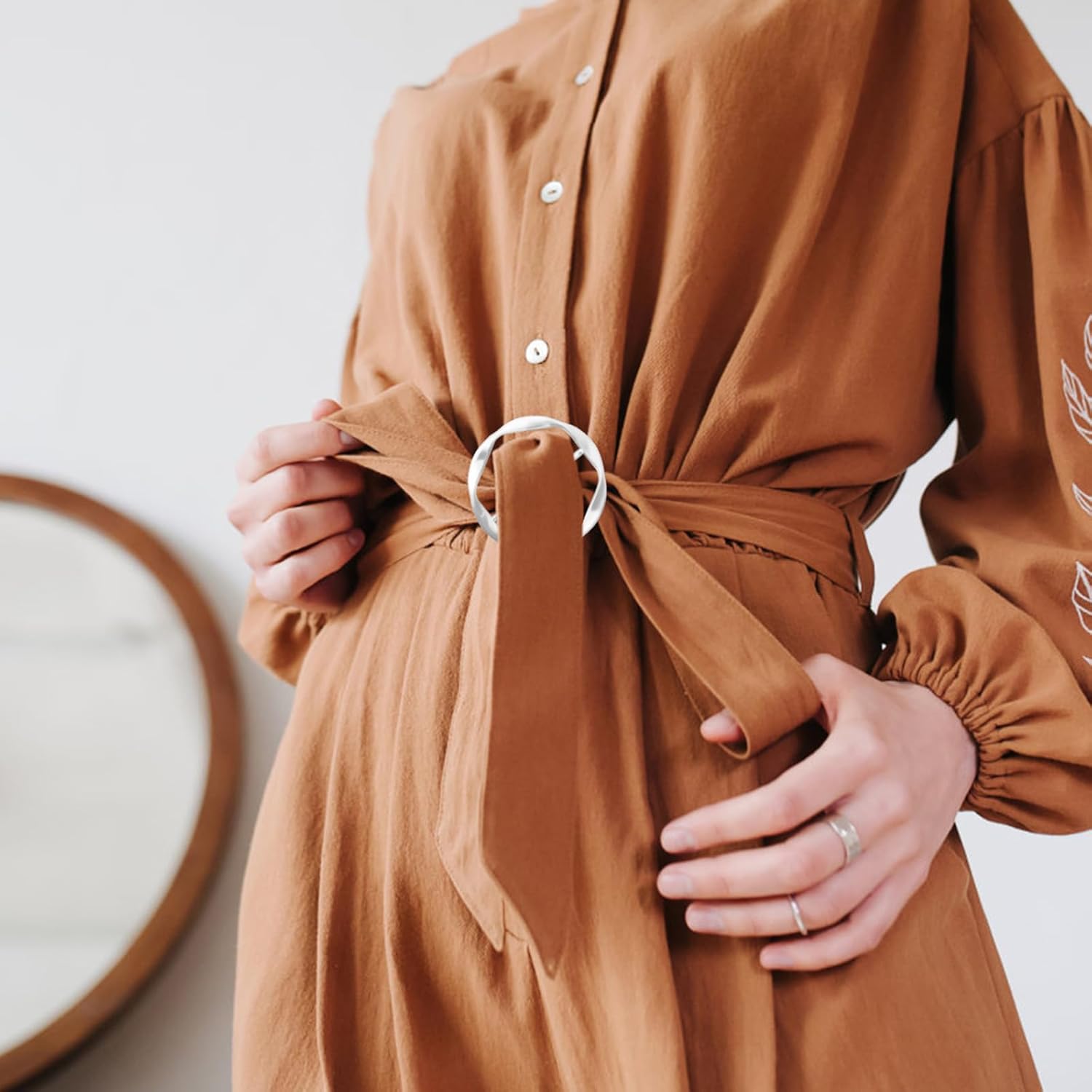 6Pcs Scarf Clip, T-Shirt Tie Clips Scarf Buckle Rings for Women Girls Adjustable Shirt Waist Cincher Clips Metal Circle Clip for Sweater Dress Belt Hat Decoration - Image 4