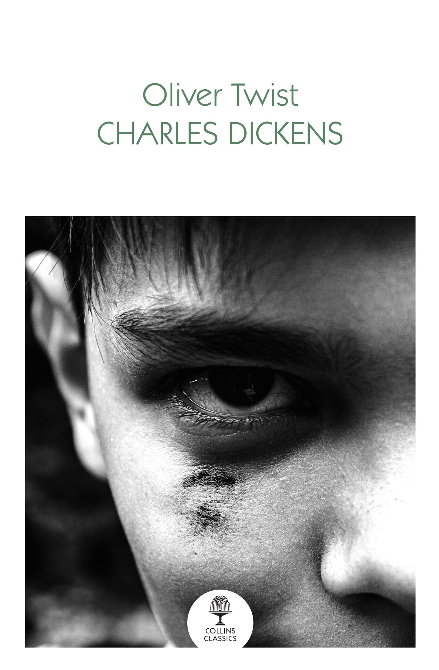 OLIVER TWIST_CLASSICS PB by Charles Dickens (Paperback Book)