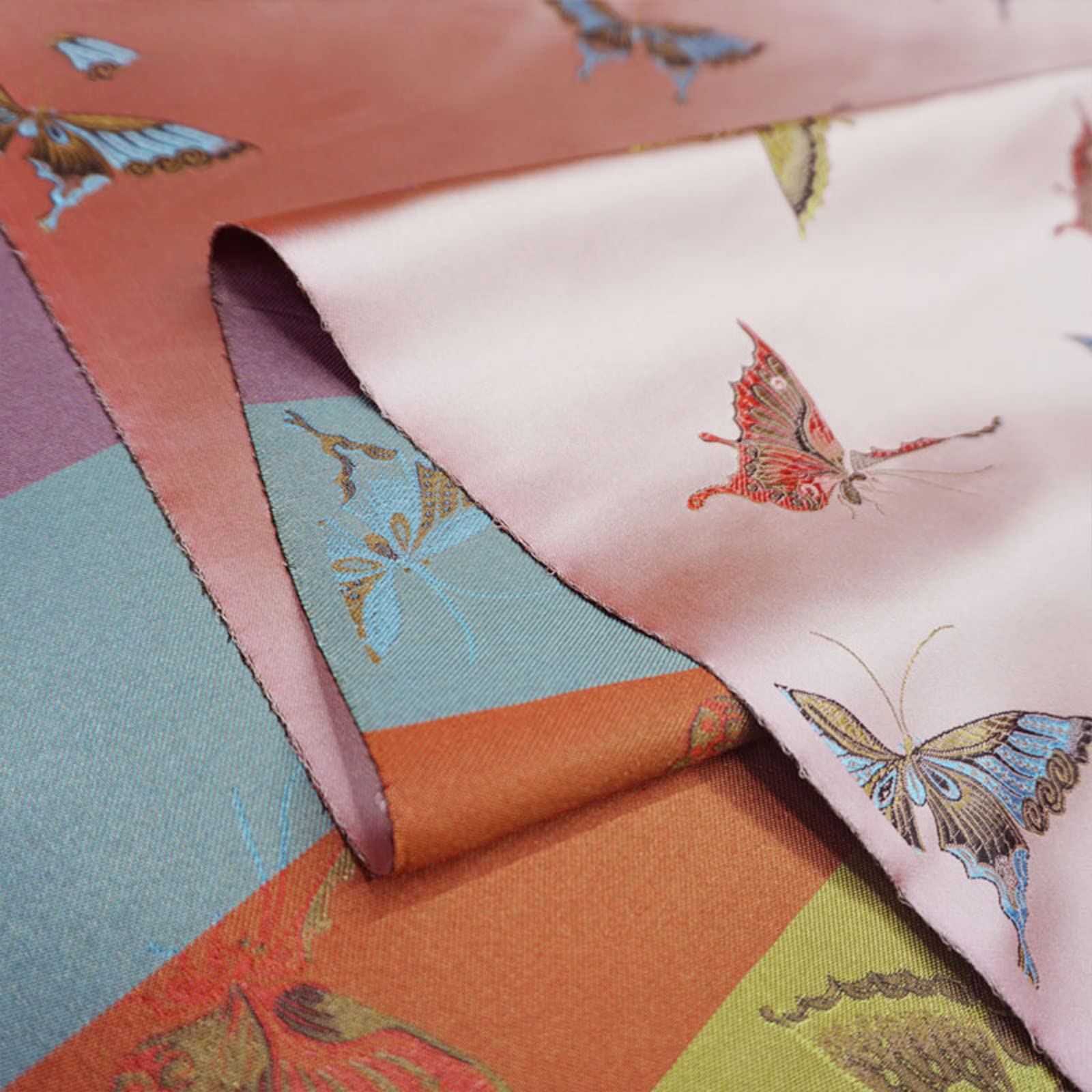 Brokatowa satynowa tkanina kwiatowa do samodzielnego szycia, tło piękny wykwintny kolorowy wzór motyla kwiatowego miękka tkanina do szycia cheongsam 115X100cm,Tkanina w kwiaty