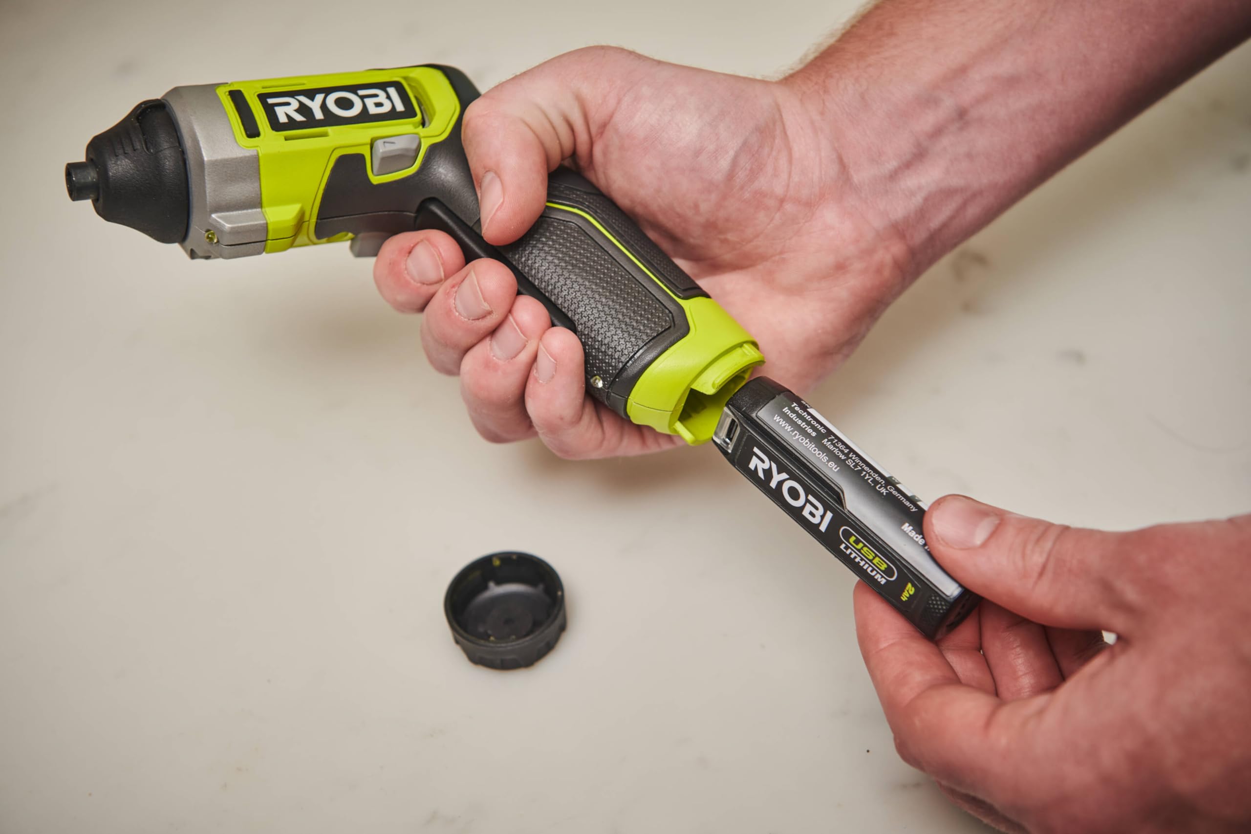 RYOBI Tournevis 4V USB Lithium RSD4-120TA2 Têtes Interchangeables Batterie 2,0Ah & Câble