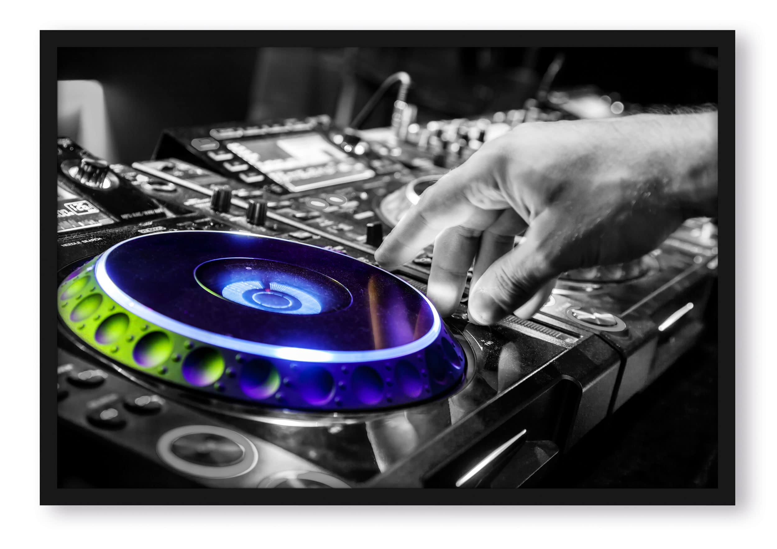 Poster in cornice per foto da DJ al lavoro sul piatto, 80 x 60 cm, stampa artistica incorniciata