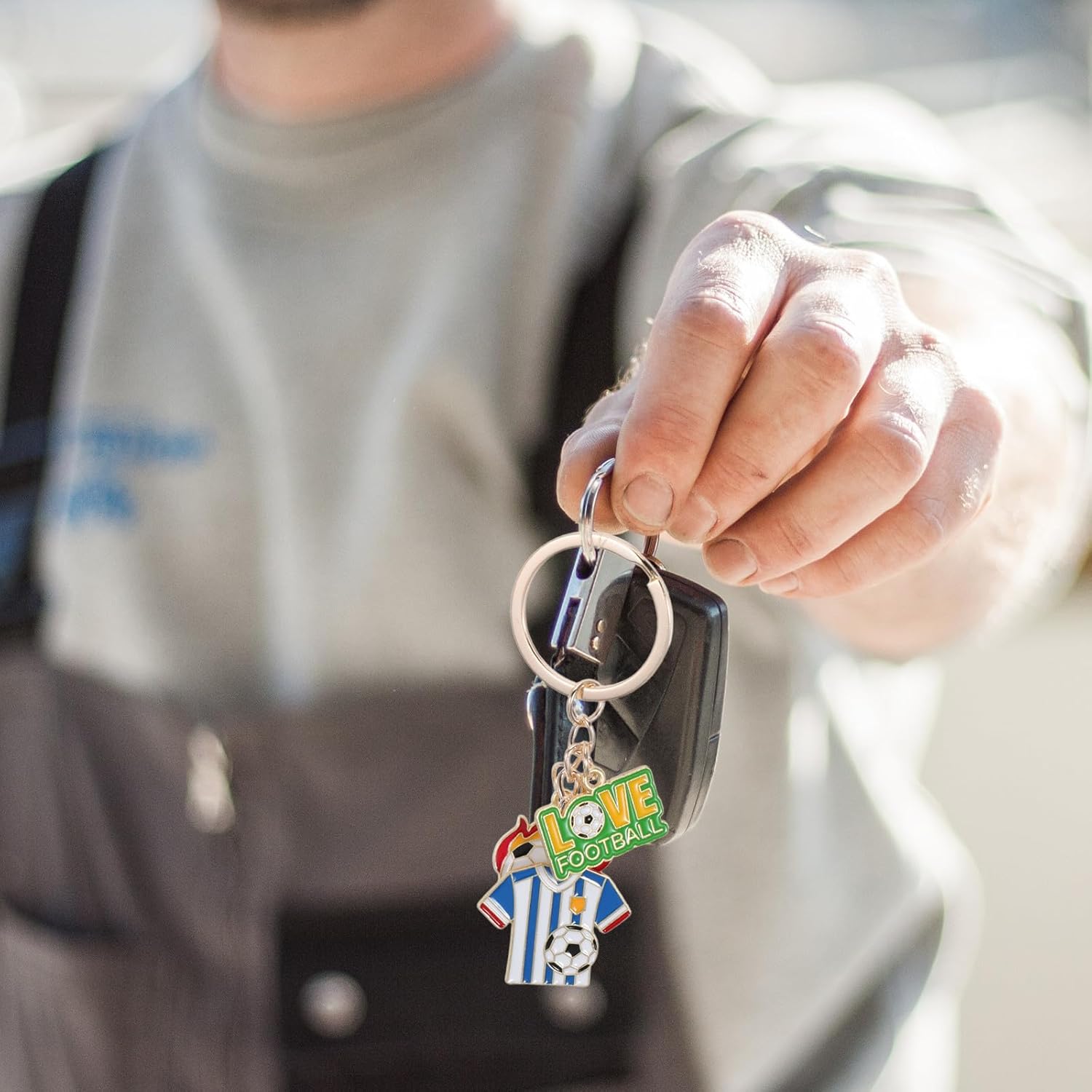 CLISPEED 6pcs Football Keychains, Decorative Soccer Party Favors, Metal Sports Ball Charms for Backpack Accessories, Football Fan, Game Day Birthday Celebration