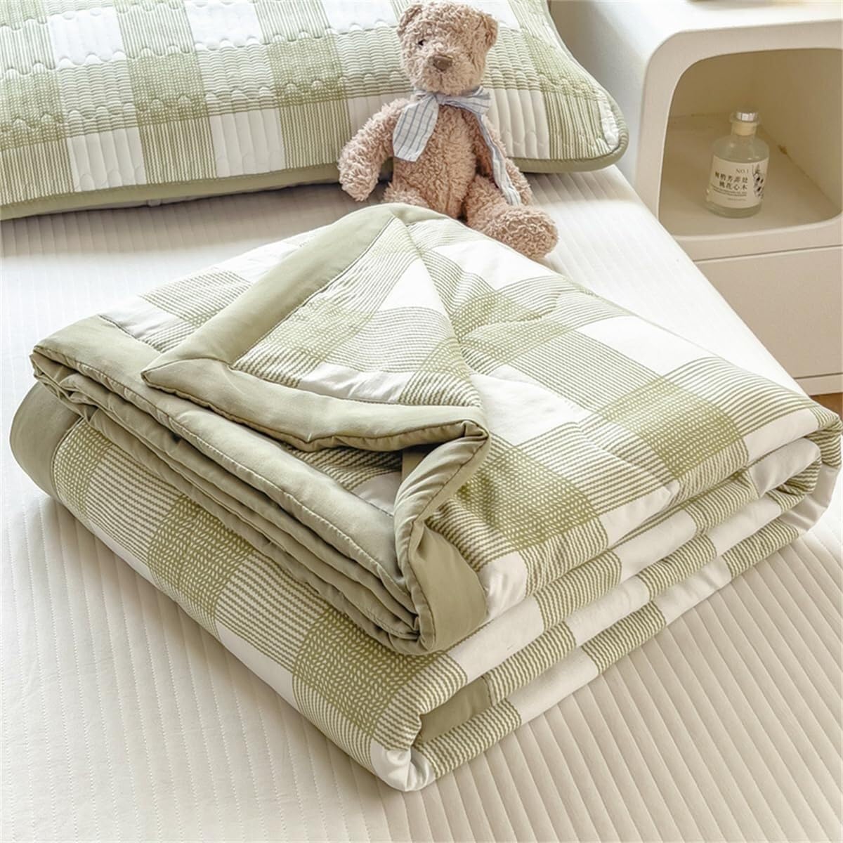 VUIKLCty Modern And Elegant Quilted Bedspread Summer Cooling Blanket, Machine Washable(Green Plaid,150x200cm)