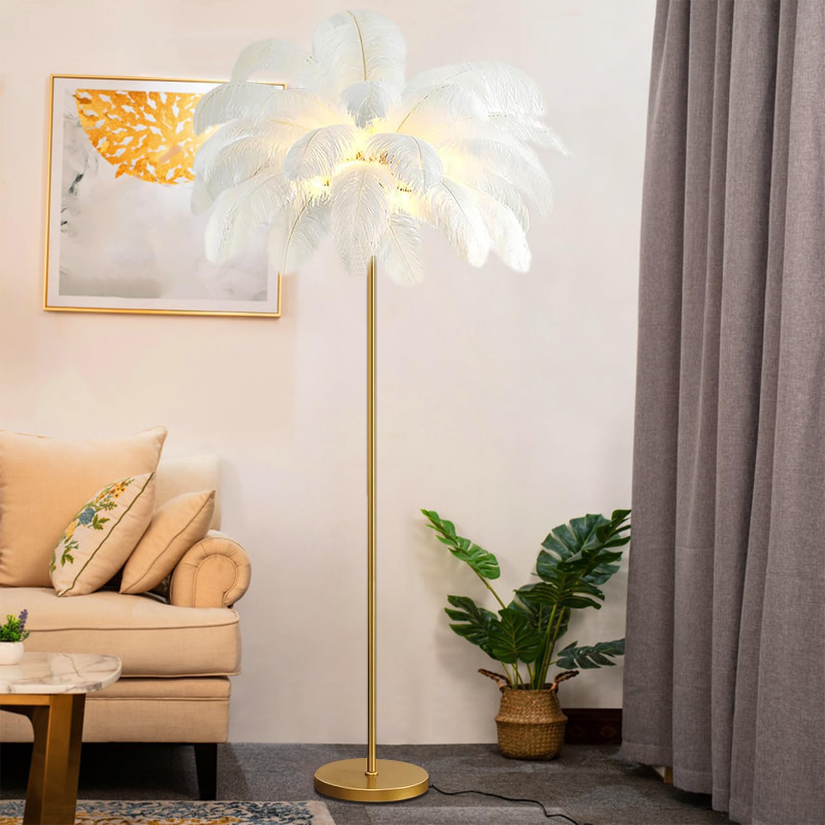 Lampadaire en plumes d'autruche contre lumière agressive : salon chaleureux