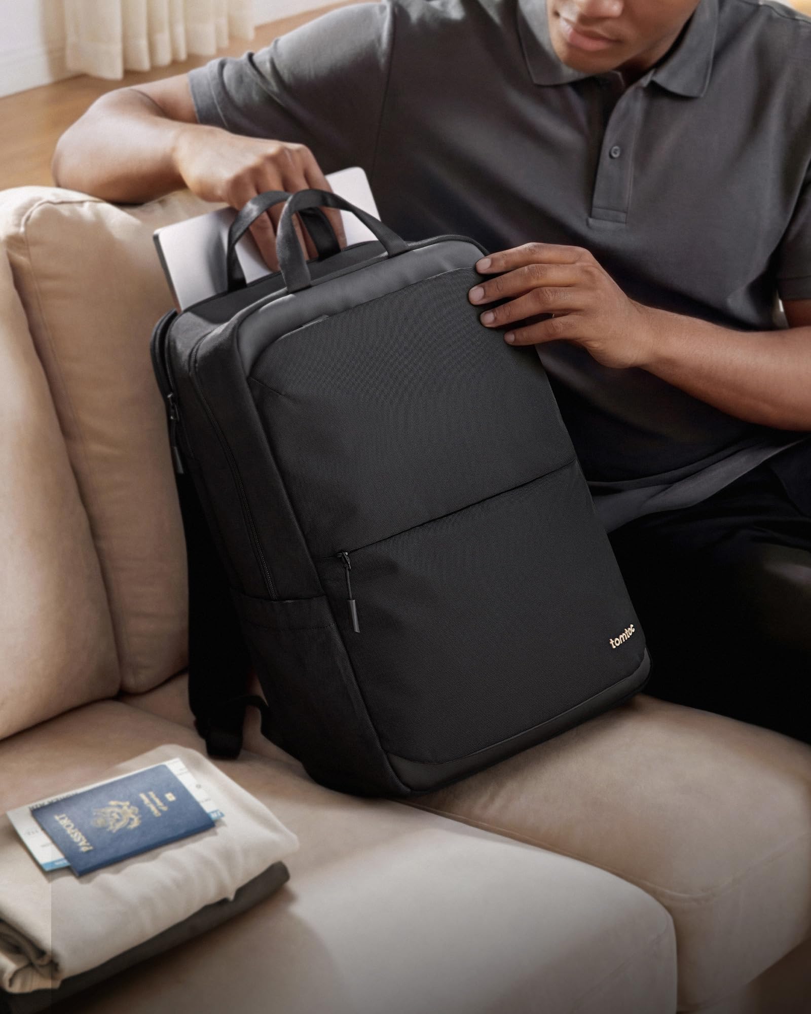 tomtoc Mochila Compacta para Portátil de 15,6-17,3 Pulgadas, Mochila de Uso Diario de 24L, Mochila Profesional, Bolsa de Trabajo con Pasacables para Negocios, Viajes al Trabajo