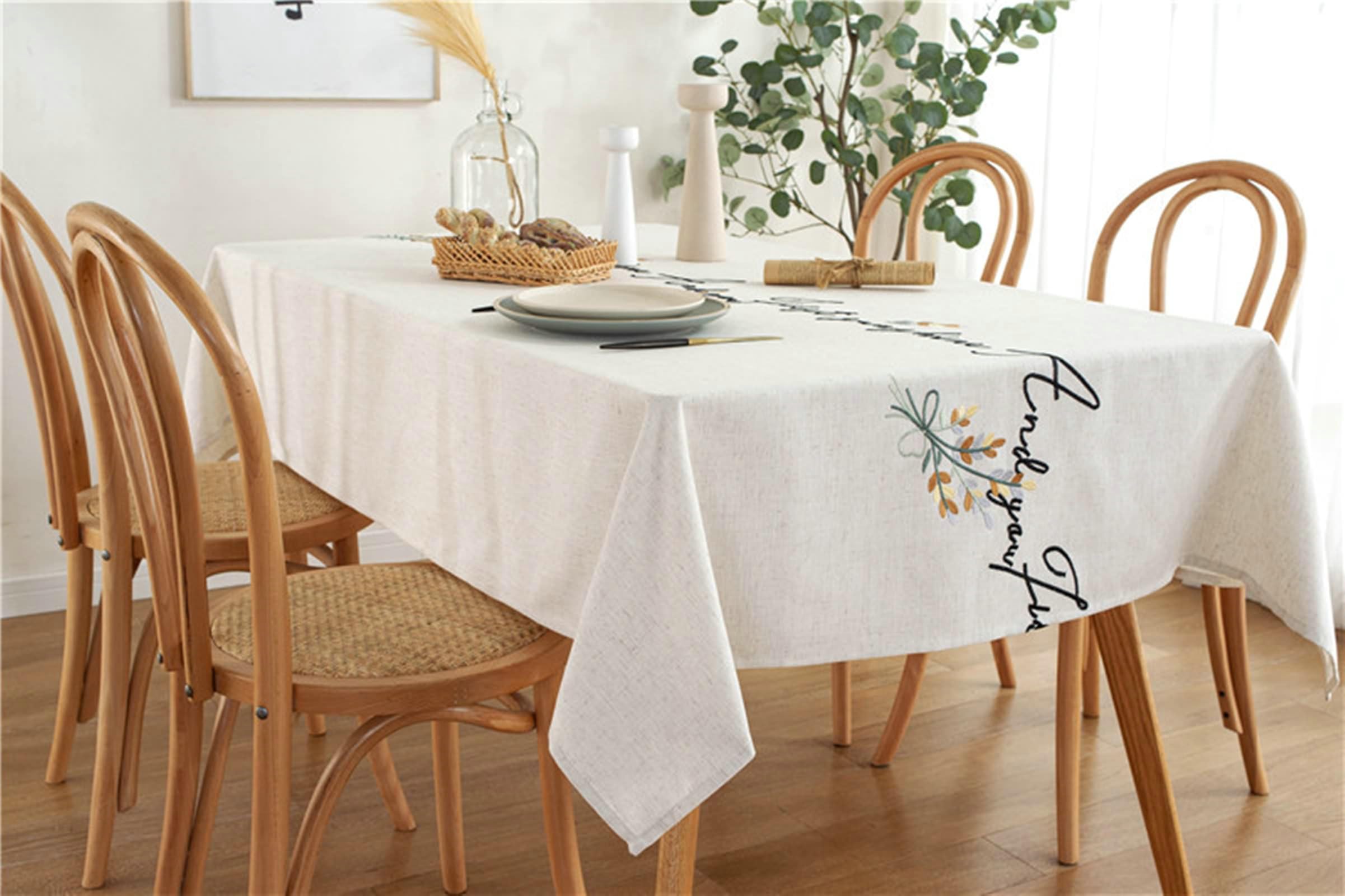 Gualiy Mantel Mesa Cuadrada Tela, Poliéster Manteles de Mesa Comedor 135x180CM Manteles de Mesa Antimanchas Bordado de Flores Manteles para Mesa Comedor, Beige