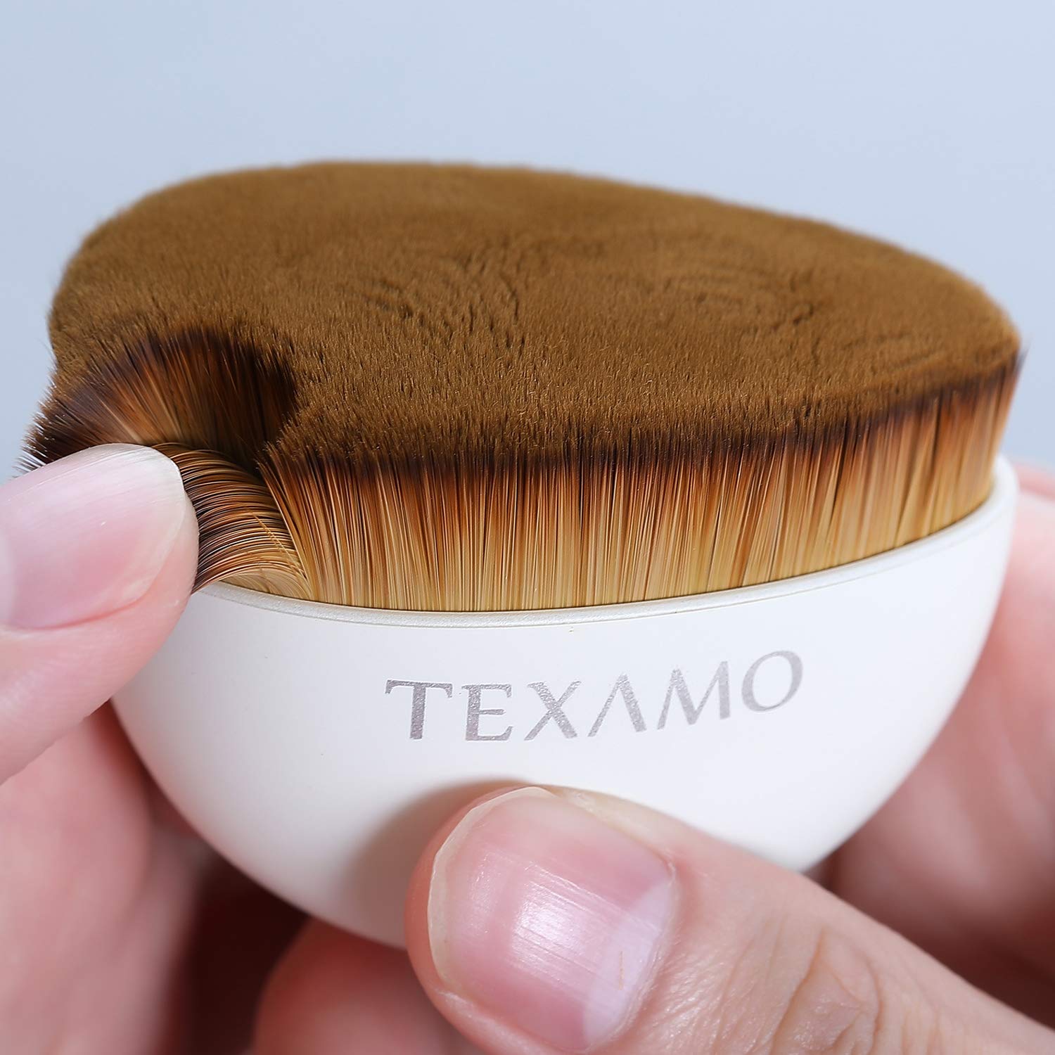 TEXAMO Kabuki Foundation Brush,Flat Top Kabuki Hemispherical Face Blush Liquid Powder Foundation Brush for Blending Liquid, Cream or Flawless Powder Cosmetics with Case