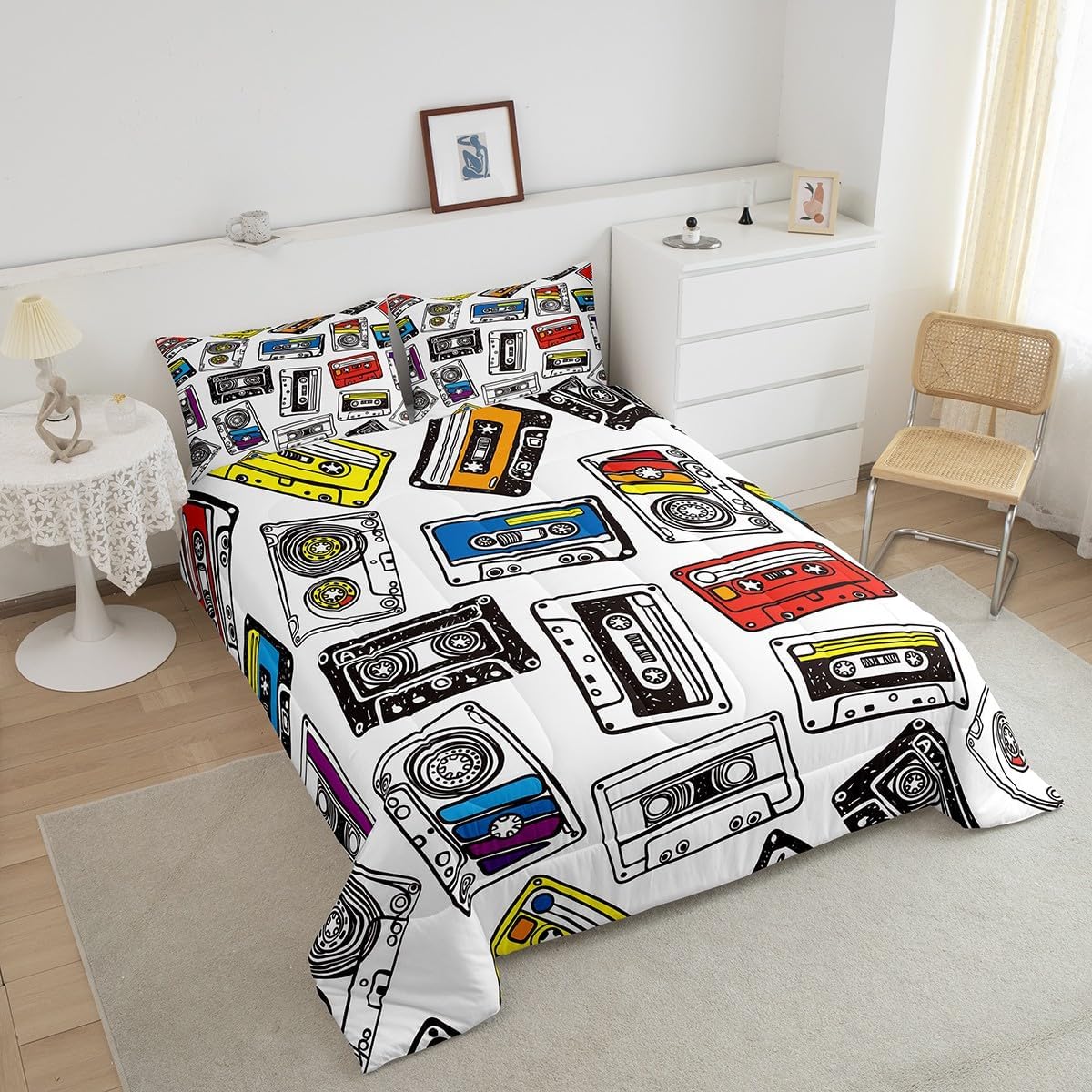 Vintage Old Fashion Comforter Set Queen Retro Audio Cassette Bedding Set, Colorful Music Record Player Duvet Insert Red Black White Cassette Tape Down Comforter, 70s 80s Party Bedding Comforter Sets