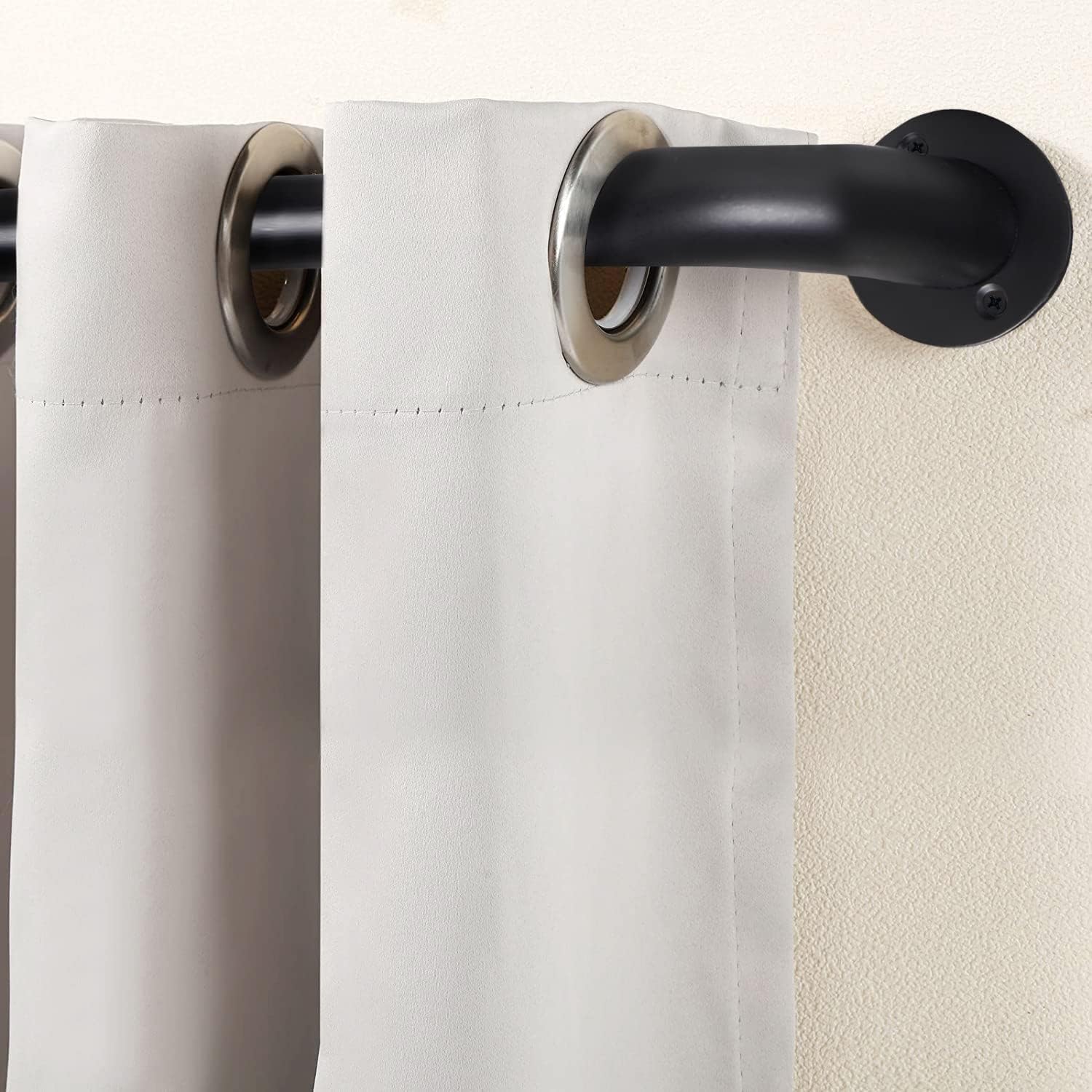 Hafaa Blackout Curtain Poles Adjustable Room Darkening Decorative Window Curtain Pole Includes 120 to 210 cm Extendable Curtain Rod, 60mm Size Finials, Rings, Brackets & Fittings Set, Matte Black