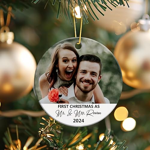 Miniatura 3 de Adorno de Navidad con foto personalizada, primera Navidad como el señor y la señora añade foto, carga cualquier imagen con el nombre y cualquier