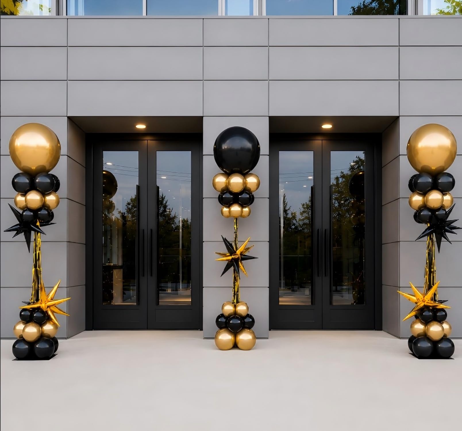 Blueweenly Juego de 3 soportes de columna negro y dorado con 93 globos ajustables con bases para decoración de graduación negra y dorada para 50 cumpleaños, boda, compromiso, fiesta de regreso a la