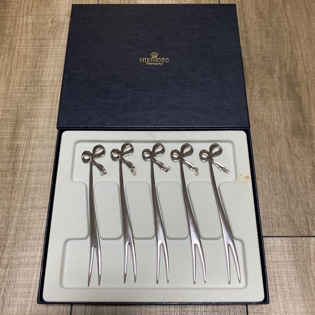 Amazon.co.jp: MIKIMOTO ミキモト 小粒パール付き リボン型フォーク