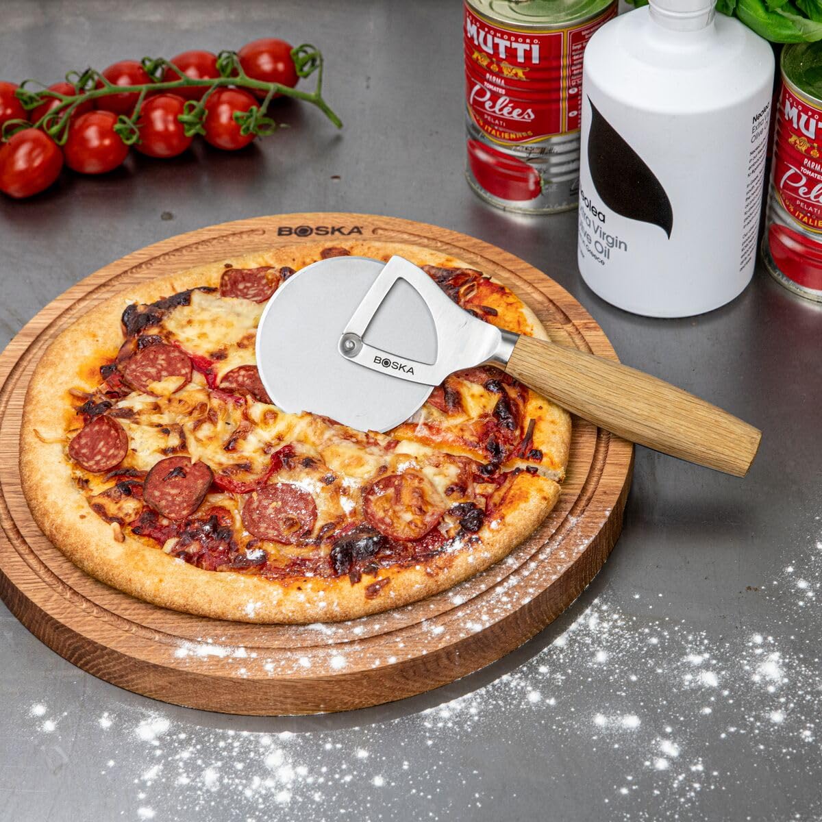 Boska Rotella Tagliapizza – Oslo+ Tagliapizza - rotella pizza - Lavabile in lavastoviglie - Acciaio inossidabile con manico in legno - Argento