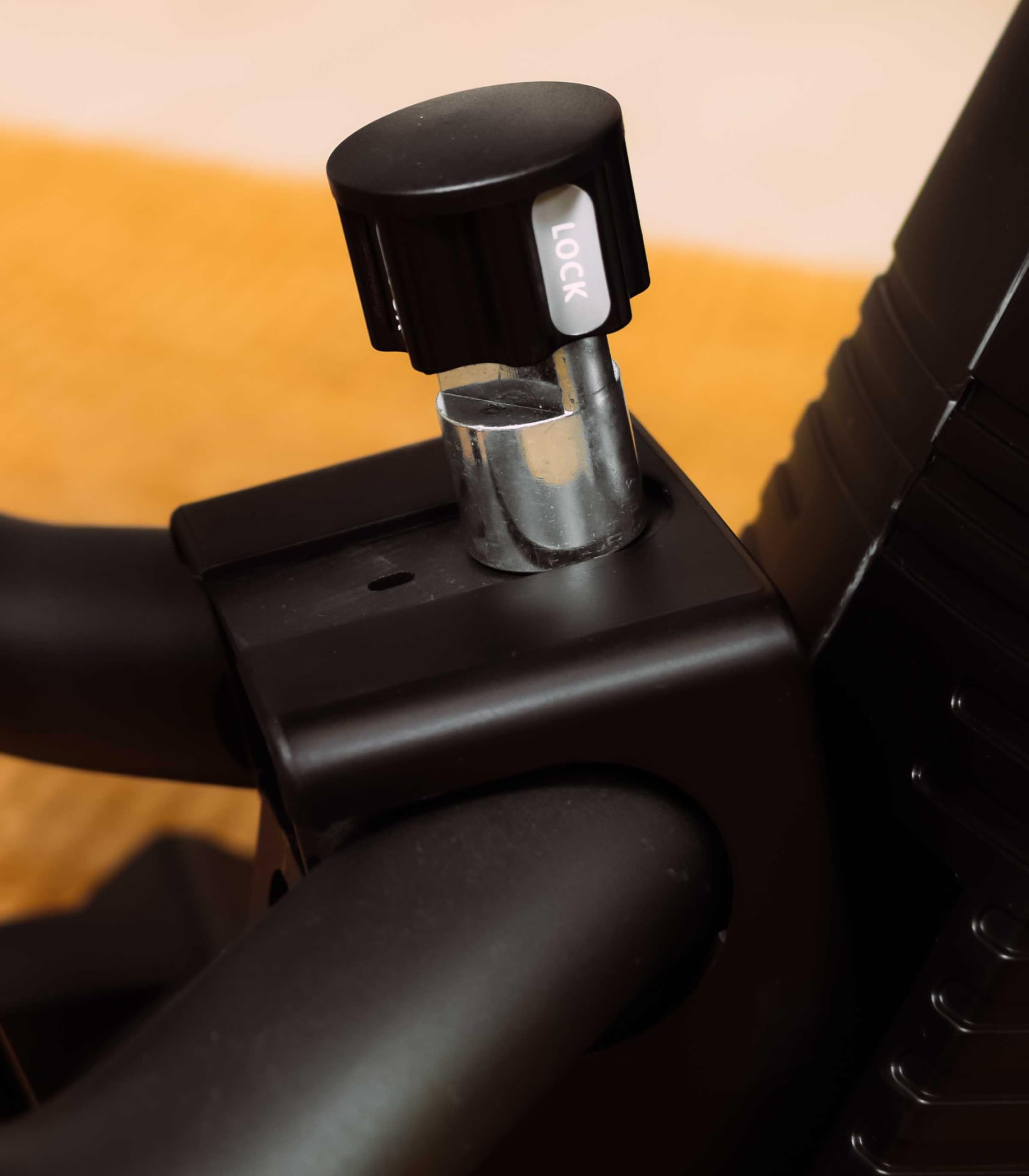 Care Fitness - Vélo Elliptique - ELLIXUM FD - 23 Programmes - Masse d'intertie 16Kg - Système de Pliage Ingénieux - Semelles Antidérapantes - Système de Résistance Magnétique Fluide et Silencieux