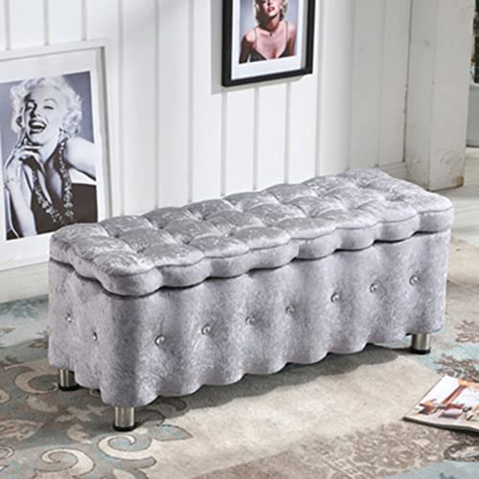 Banc de rangement en velours de luxe gris clair capitonné et pieds métalliques modernes