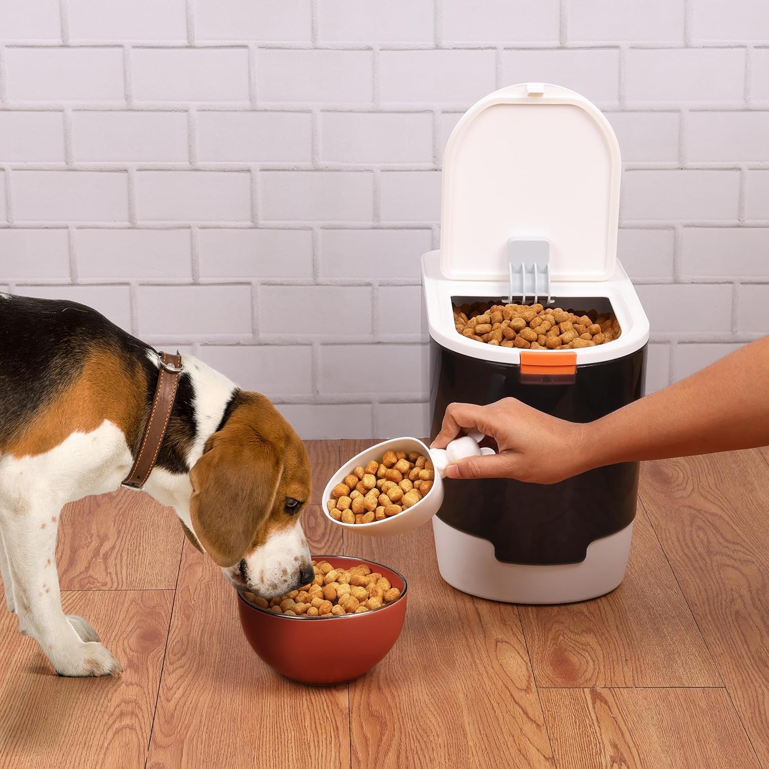 Belle Vous Contenedor Pienso para Mascotas con Pala - Botes de Plastico con Tapa - Contenedor Comida Perro, Gato, Aves y Más - Guarde 5 kg Alimentos de Mascota o 10 kg
