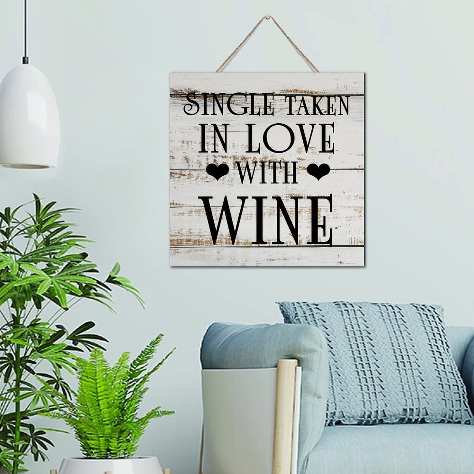 Plaque en bois Single Taken In Love With Wine tableau rustique mural decoration chambre 30cm