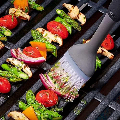 Miniatura 8 de OXO Good Grips - Herramientas de asar a la parrilla, cepillo para untar, color negro