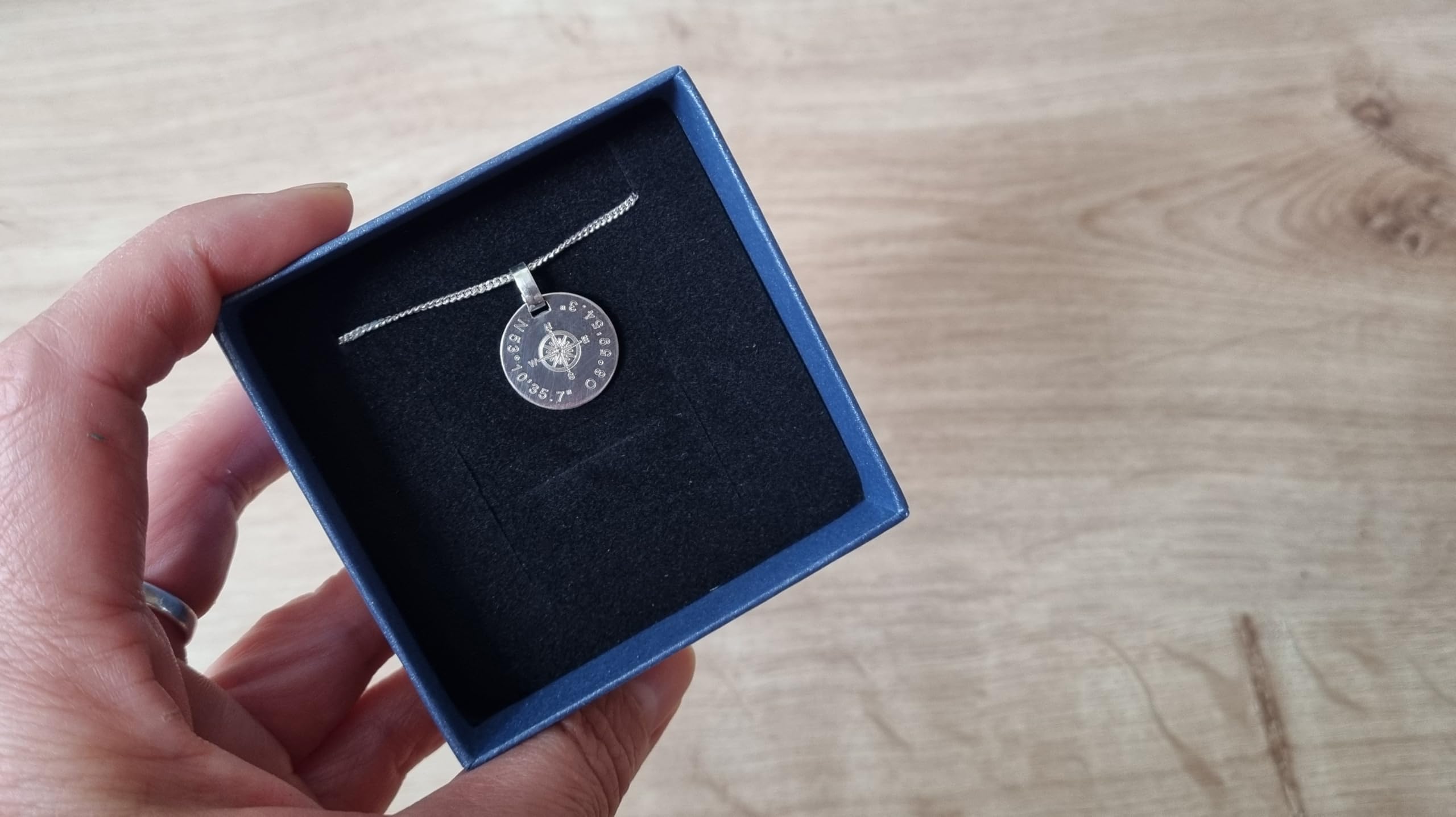 Personalisierte Kette mit Gravur Kompass & Koordinaten, Silber | Lederband oder Silberkette, Geschenkidee
