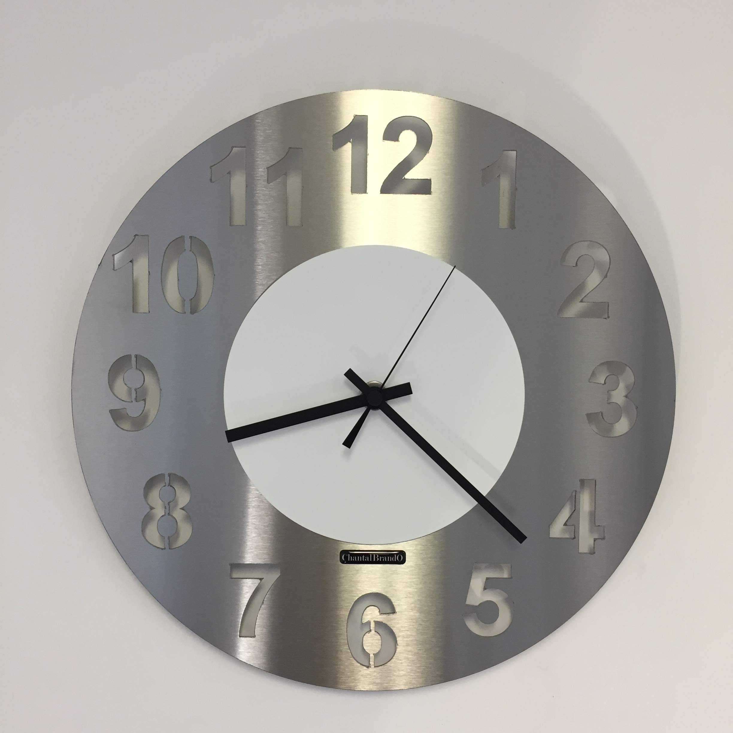 Horloge murale silencieuse JUNTE en acier pour en finir avec le tic-tac