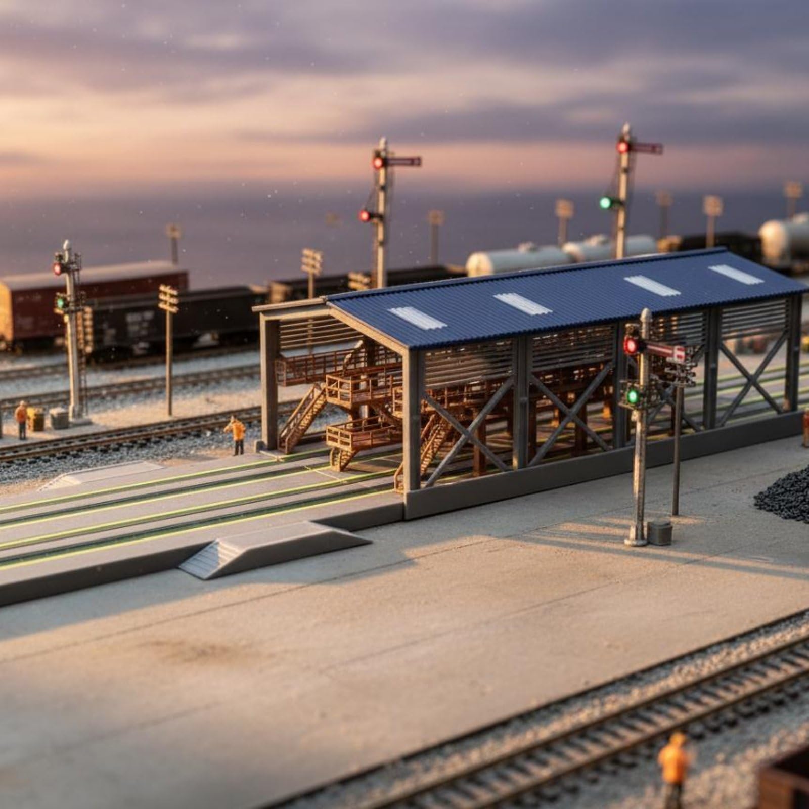 MagiDeal Taller Ferroviario N Escala 1 160 Complejo Locomotoras Taller Estación Edificación Accesorio Material Listo para Usar Diseño para Vía Atascos Adecuado para Dioramas Maquetas Aficionados